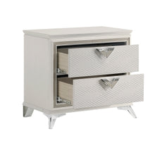 Audra 4pc Queen Bedroom Set (Queen Bed, Dresser, Mirror & Nightstand)