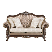 Majestic Traditional Loveseat
